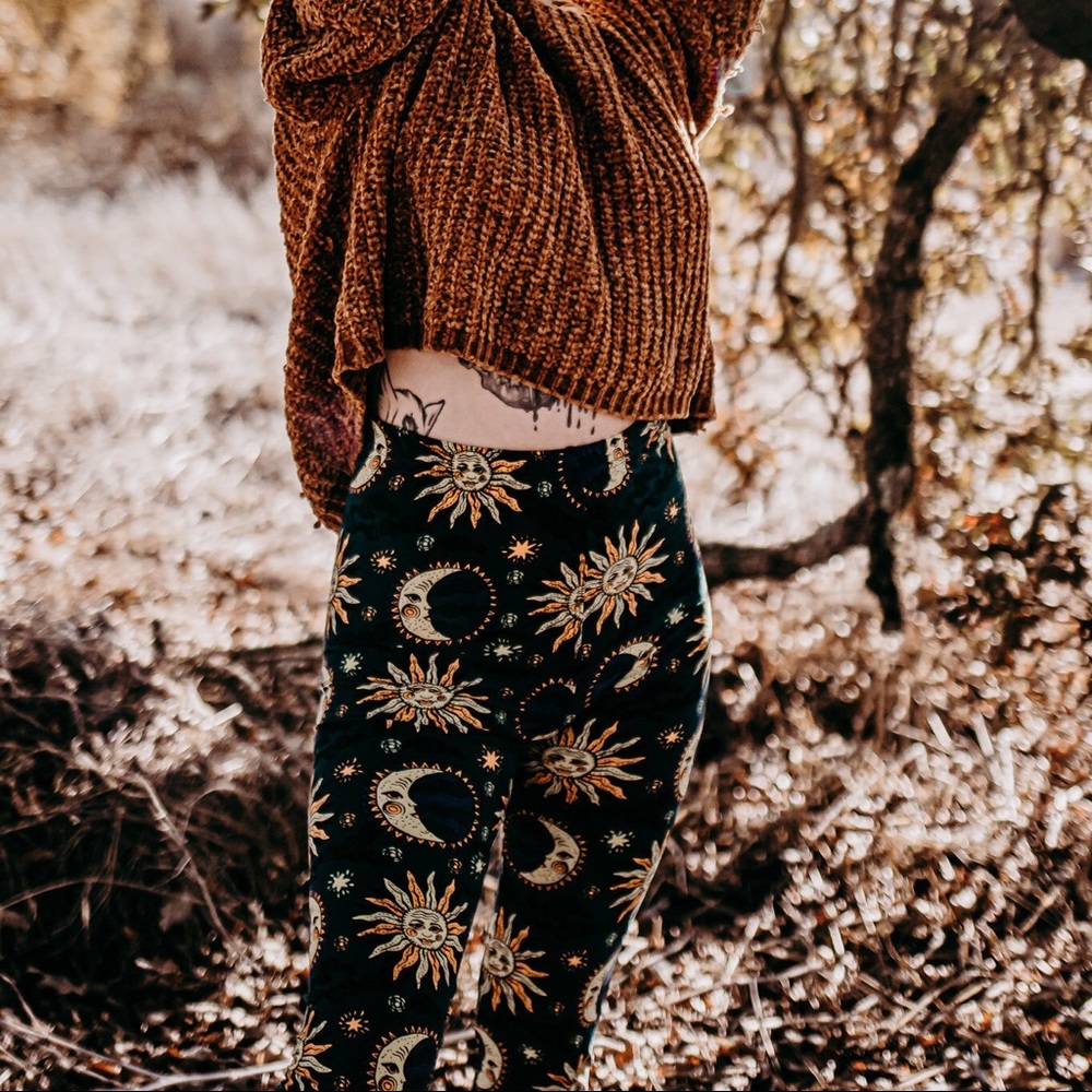 2️⃣/$30 Sun & Moon Yoga Leggings